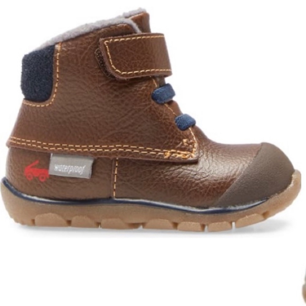 NEW See Kai Run waterproof brow leather Lennon baby / toddler boots size 4